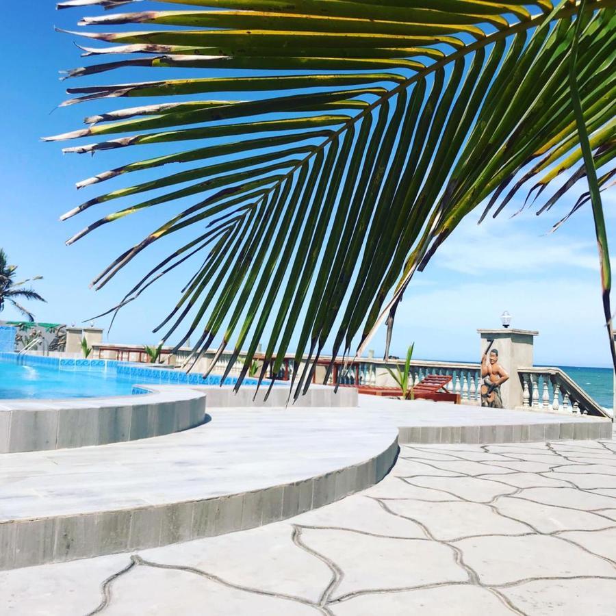 Coconut Pointe Villa & Beach Resort Prampram 外观 照片